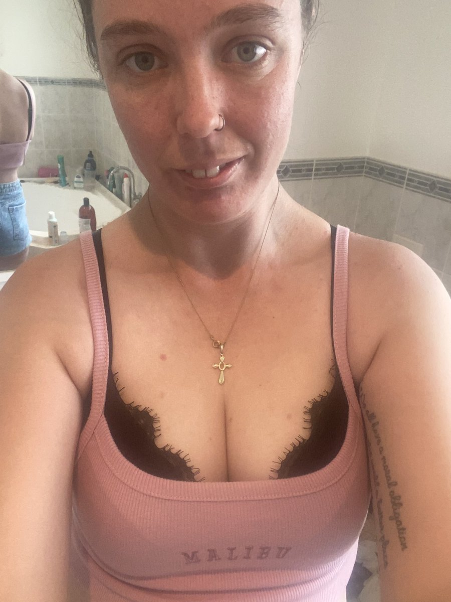 AnyHoleUWant's tweet photo. Going live right now! Come join! It’s free and I might even get a little naught😈😉 https://t.co/78cP0eFxAq #onlyfansgirl #nsfwtwt #freecontent #naughty #onlyfans #LiveStreaming https://t.co/vVD2xpXw74