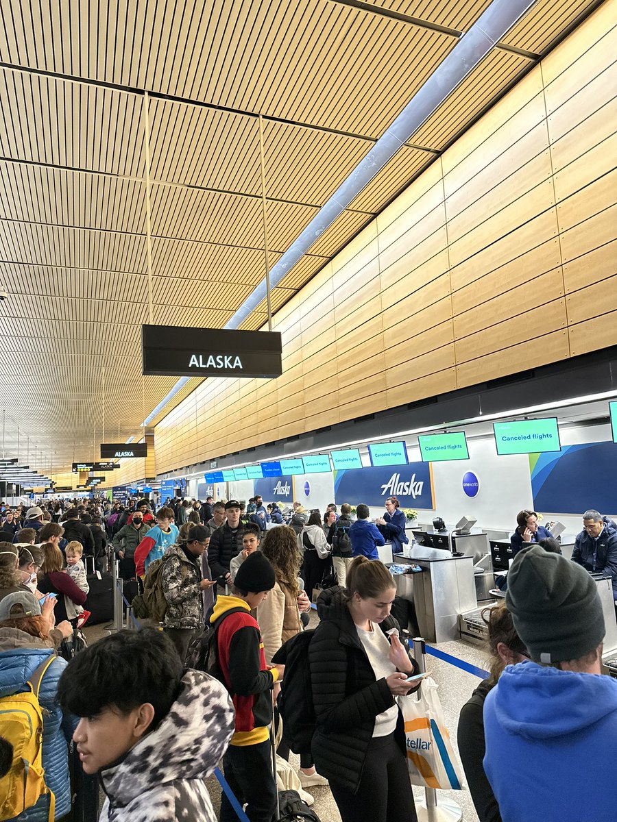 teamyoungdad's tweet photo. @AlaskaAir why wait so long to cancel flights? Delaying and then canceling seems to be the norm now and it’s terrible.
The amount of people you are displacing is absurd.
No weather issues.
SEA>BZN https://t.co/7WNIzn0B4W