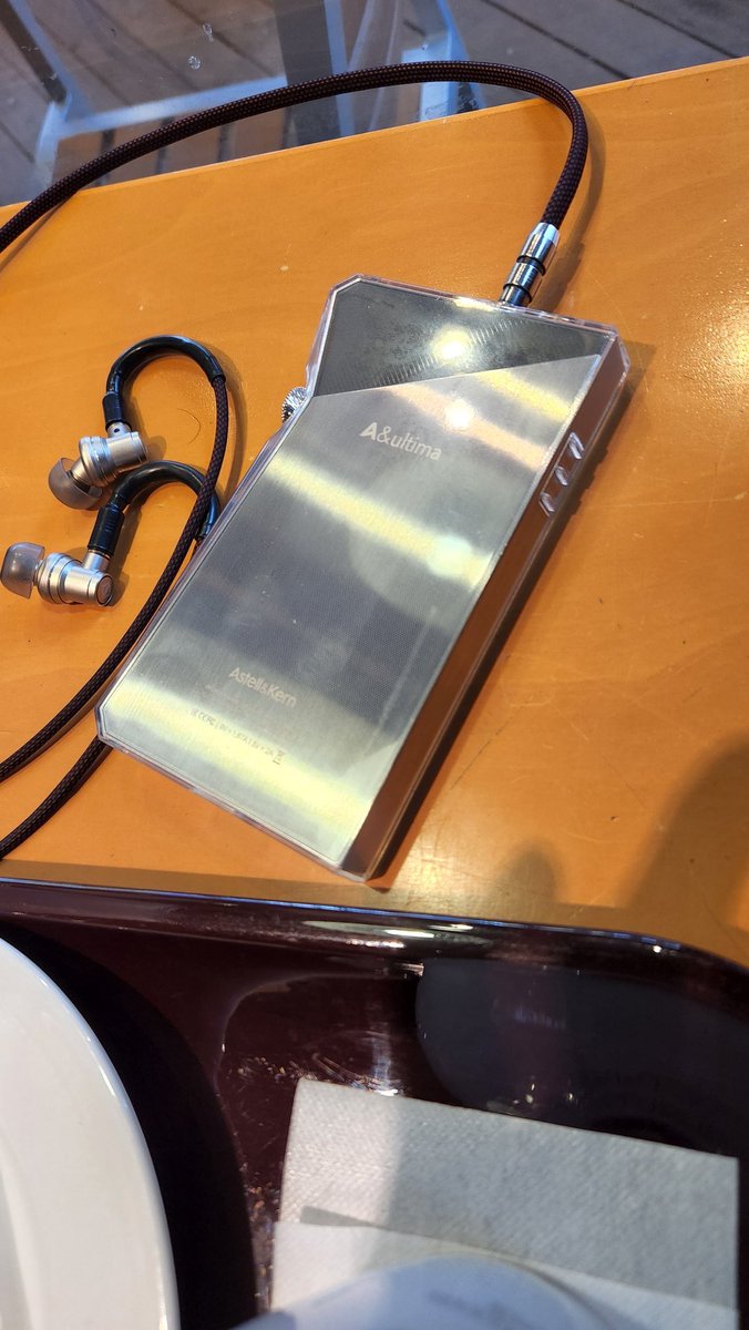 speedmind2014's tweet photo. Amazonで見つけたSP2000用TPEケースが存外良い。

しっかり精度出てるし液晶保護フィルムつき。

多少ダブつきがあるけど装着時に力業で押し込むから仕方無いかな。

レザーケースでは守られない右上露出部が守られるのはとてもメンタル保全に良き♪

#SP2000　#DAP　#ポータブルプレーヤー　#ケース https://t.co/TBIMyTQnFr