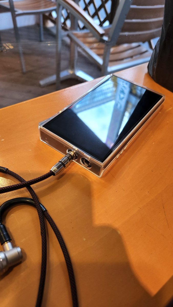 speedmind2014's tweet photo. Amazonで見つけたSP2000用TPEケースが存外良い。

しっかり精度出てるし液晶保護フィルムつき。

多少ダブつきがあるけど装着時に力業で押し込むから仕方無いかな。

レザーケースでは守られない右上露出部が守られるのはとてもメンタル保全に良き♪

#SP2000　#DAP　#ポータブルプレーヤー　#ケース https://t.co/TBIMyTQnFr