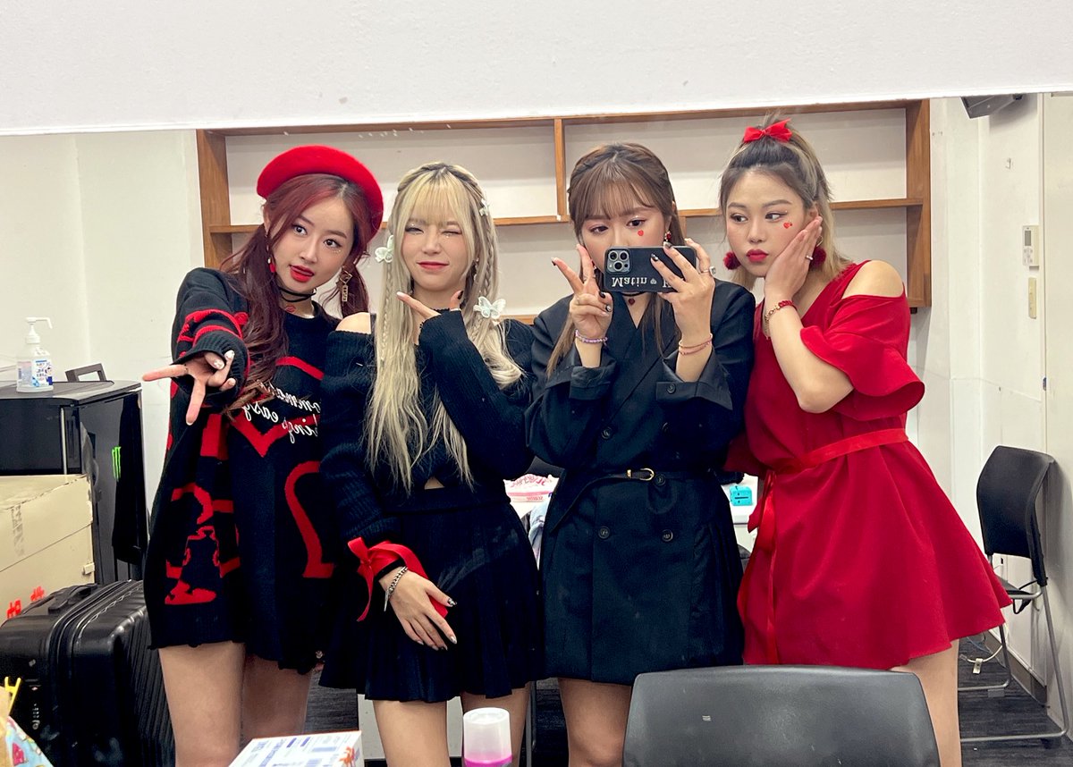 st_onair_global's tweet image. #OnAir #オンエア #온에어 #옹에아
明日からクリスマスライブ🎅🎄💕
年末までヨロピ-🥰❤️