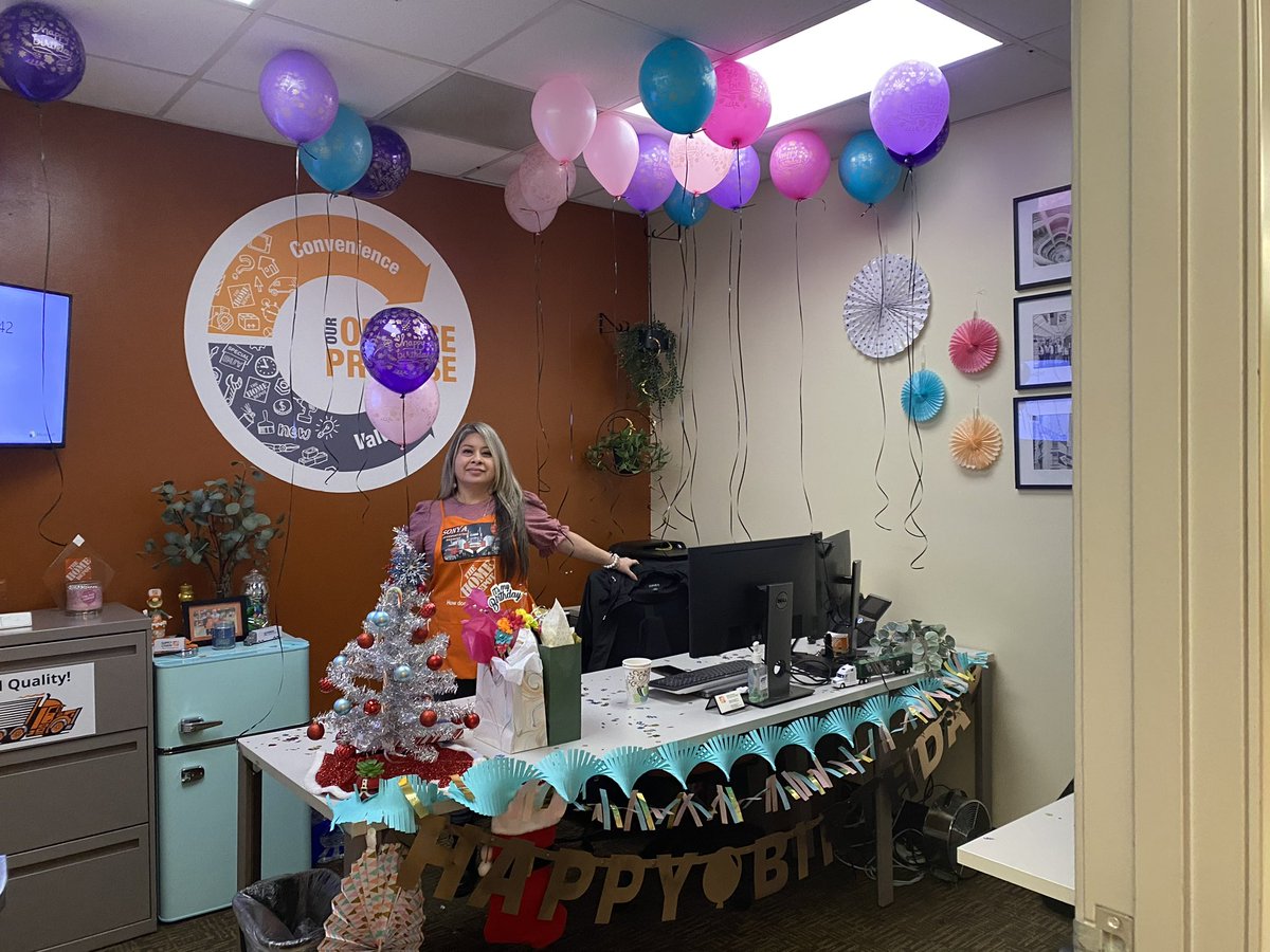 Summer5087's tweet image. Happy Birthday @SonyaTransport1!! We Wish you the best &amp;amp; many more beautiful days to come!🎈🎊🎉🎁@franciscortell1 @rayray5641 @LourdesThd @Gladys_5087APS