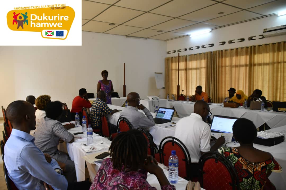 AMusongati's tweet photo. Réunion bimestrielle des ASBLs collaborateurs de UE ce 20/12/2022 à Bujumbura
#Ntarehouse 
#careburundi 
#REJA 
#Rutana https://t.co/2syRj3xcut