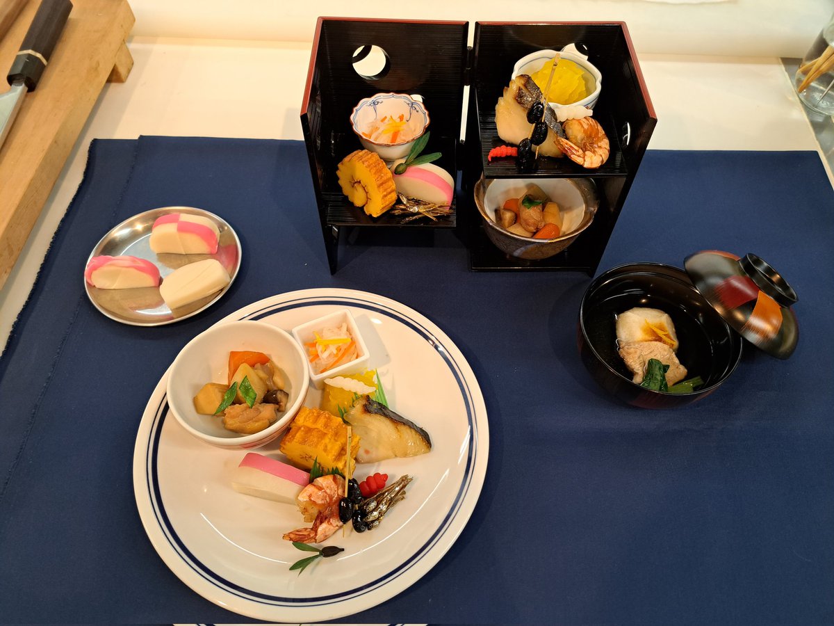 学校で作ったおせち