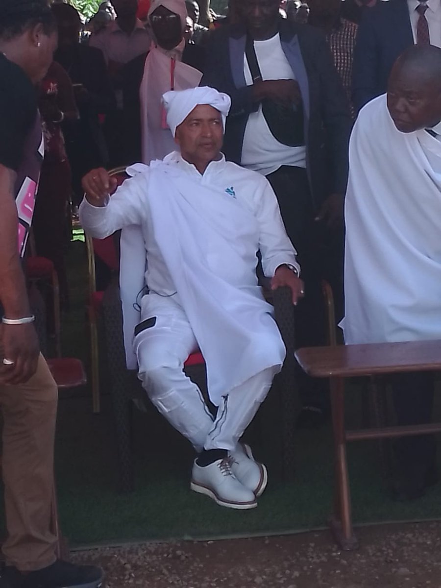 Nous n'avons rien contre Katumbi. Il pourrait être congolais de par sa mère, si telles sont les choses. Mais l'état actuel du pays ne mérite pas un PR issu d'un père étranger et marié à une femme ressortissante de l'un des pays qui nous agressent. Tout congolais est du même avis.