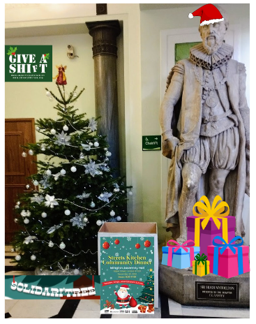 streetskitchen's tweet photo. 🎄Welcome to our #solidaritree at @IslingtonBC Town Hall 🎄
We are appealing for any treats for our #xmasday event with @our_MoH for those experiencing homelessness in the area. 🎁
Chocolate, socks, toiletries.. simple wee gifts are very welcome 🙏
open every day incl. #xmaseve https://t.co/PxT88V75DN