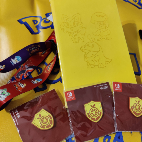 PokemonTrash's tweet photo. Et si on illuminait vos fêtes de fin d'année ? 
Avec Nintendo France, on vous offre des lots de Goodies Mystères #PokemonEcarlateViolet !

Pour tenter votre chance :
- Follow @NintendoFrance et @PokemonTrash
- RT ce tweet

TaS le 01/01/23
3 gagnants, France uniquement. https://t.co/LRi78502nm