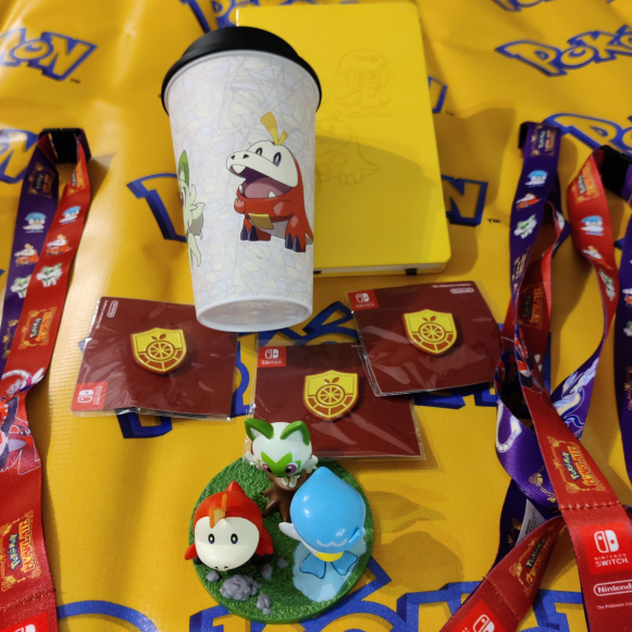 Et si on illuminait vos fêtes de fin d'année ? 
Avec Nintendo France, on vous offre des lots de Goodies Mystères #PokemonEcarlateViolet !

Pour tenter votre chance :
- Follow <a href="/NintendoFrance/">Nintendo France</a> et <a href="/PokemonTrash/">Pokémon Trash</a>
- RT ce tweet

TaS le 01/01/23
3 gagnants, France uniquement.