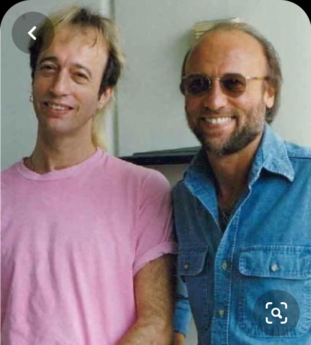 Feliz cumpleaños Robin y Mo Gibb!!
Besos al cielo ❤️🌹