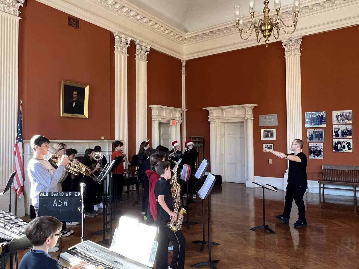 kga95aka's tweet photo. Happy Holidays! Thank you to our scholar musicians who graced us with their musical talents at Academy Park. AHS, TOAST and Myers provided us with joyful music during our holiday luncheon. #allinforalbany @albanyschools @AHSFalconsNest https://t.co/OwnirtLelC