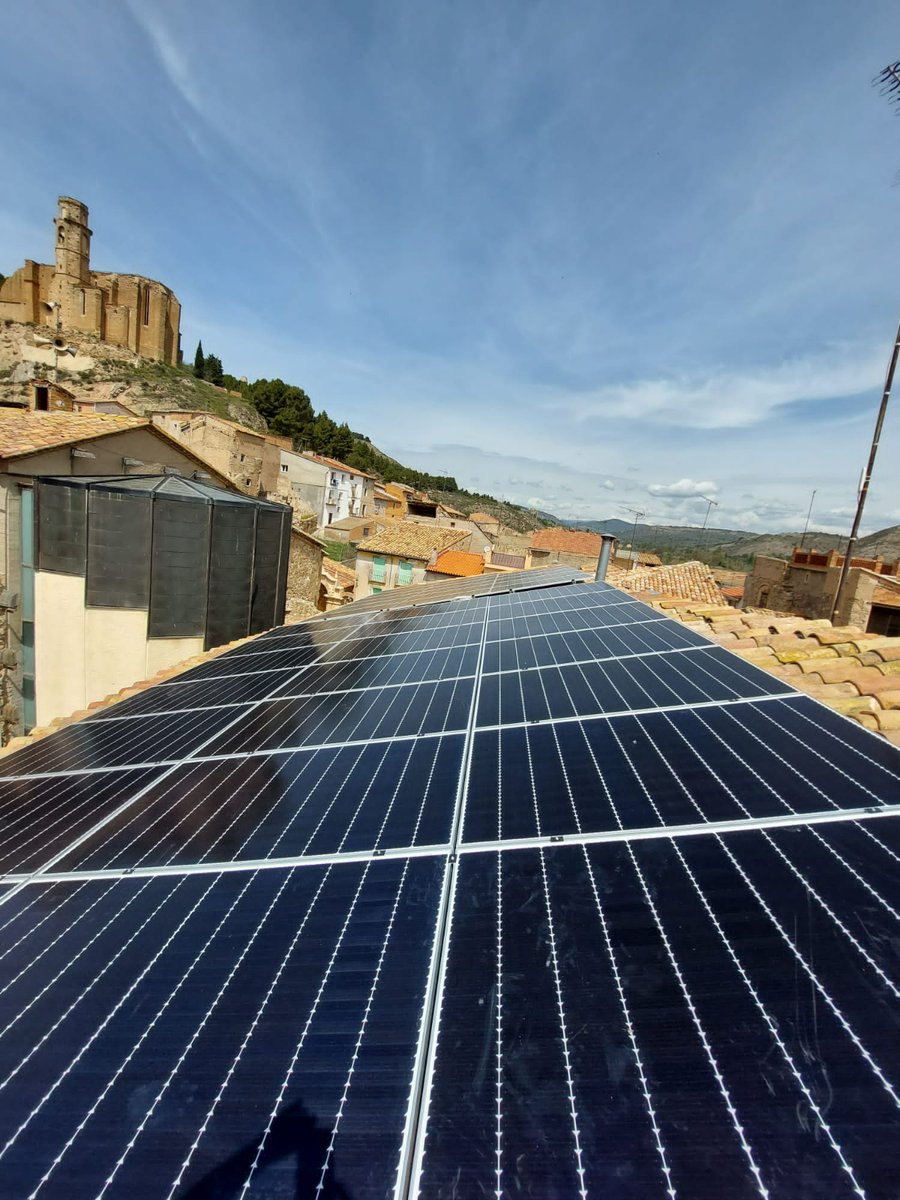 Cati_Lleida's tweet photo. 🔴 #CastellódeFarfanya (#Noguera), un dels primers pobles catalans que compartirà amb els veïns l'energia sobrant que produeixen les plaques solars municipals

👉 El ple aprova avui les condicions per formar part de la comunitat energètica

@AFarfanya

https://t.co/aVN0JiUGht https://t.co/26OCnrwJXB