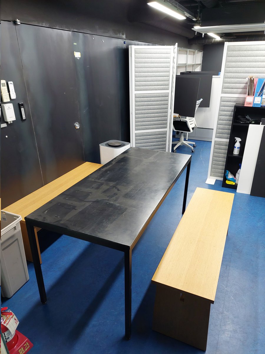 compcogdev's tweet image. We have restructured our experiment room! Now waiting for the eyetracker to arrive! 🧐