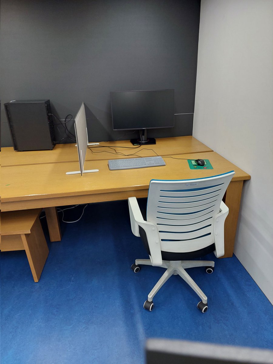 compcogdev's tweet image. We have restructured our experiment room! Now waiting for the eyetracker to arrive! 🧐