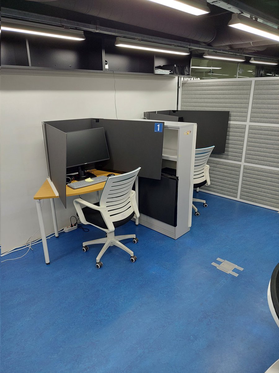 compcogdev's tweet image. We have restructured our experiment room! Now waiting for the eyetracker to arrive! 🧐