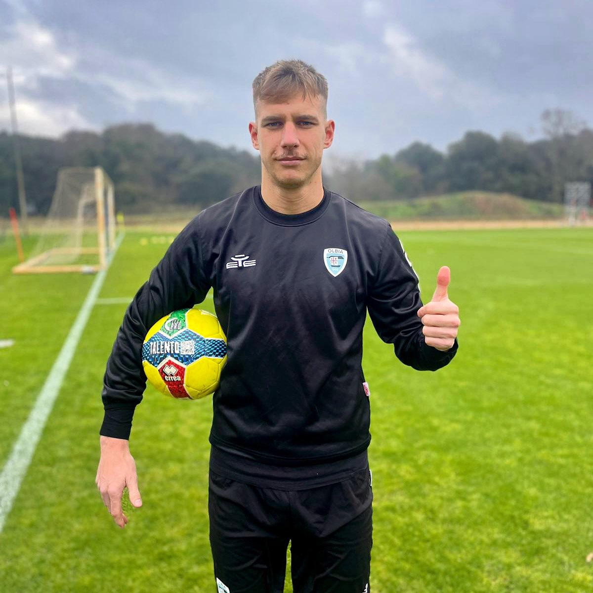 olbiacalcio's tweet photo. 🔛 Nicolò #Sperotto, un nuovo laterale sinistro per l'#Olbia.
👌 Già in gruppo per la rifinitura svolta a Tirrenia.
👕 Numero di maglia: 17
📫 Il comunicato ufficiale ➡️ https://t.co/UFufYvkufC https://t.co/mAK3UWDXck