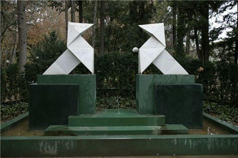 Ramón Acín’s twin 1929 orgami metal bird sculpture, Las Pajaritas, which managed to survive 40 years of Franco dictatorship in corner of the town park, today very much proud symbol of Huesca and its people, created by an Aragonese anarcho-syndicalist artist who abhorred violence.