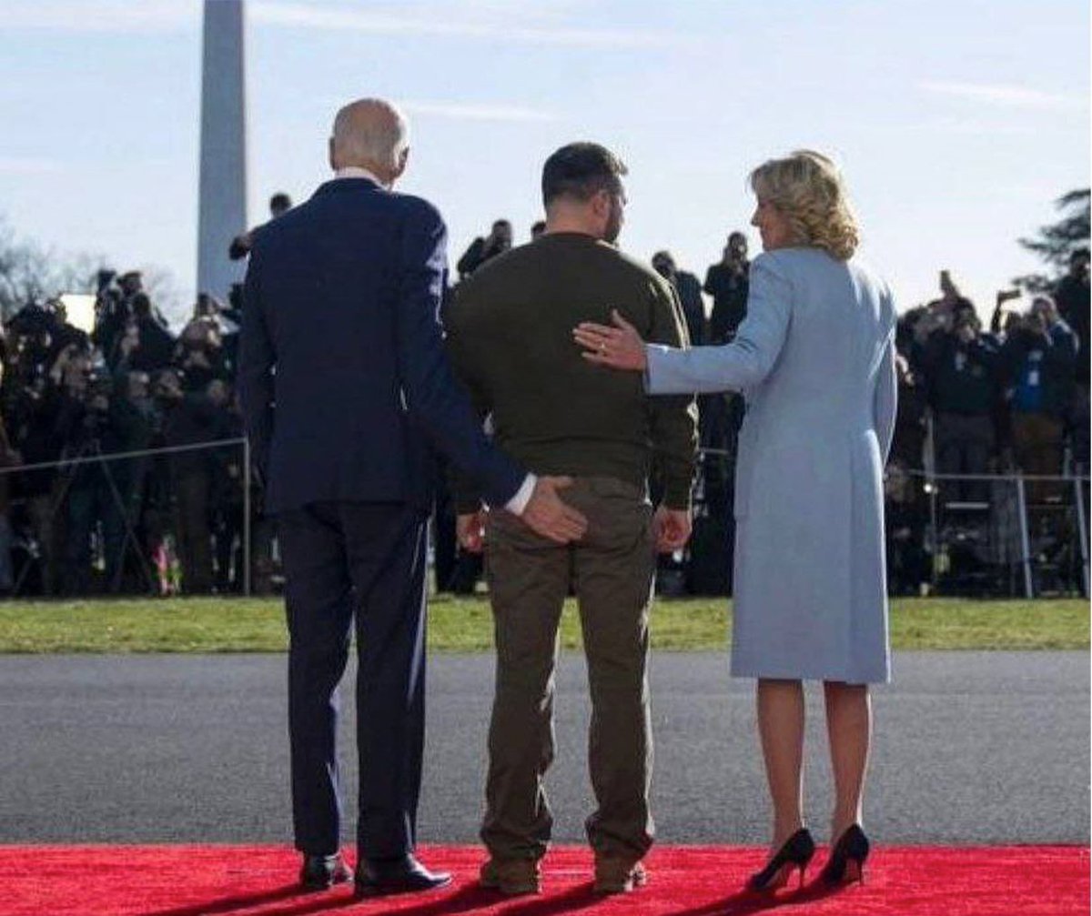 PStiw's tweet image. Ukrainian president wants weapons badly