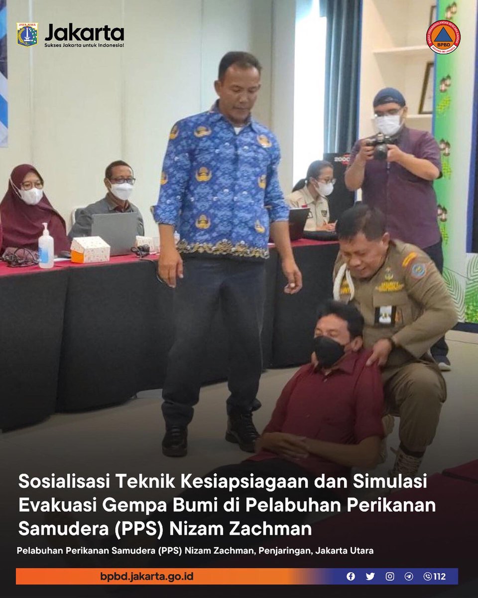 BPBDJakarta's tweet photo. Kamis (22/12) BPBD DKI Jakarta melaksanakan sosialisasi teknik kesiapsiagaan dan simulasi evakuasi gempa bumi.

#KegiatanBPBDJkt #SiagaTanggapGalang #JagaJakarta #dkijakarta #SuksesJakartauntukIndonesia https://t.co/FbXpkUjI4J