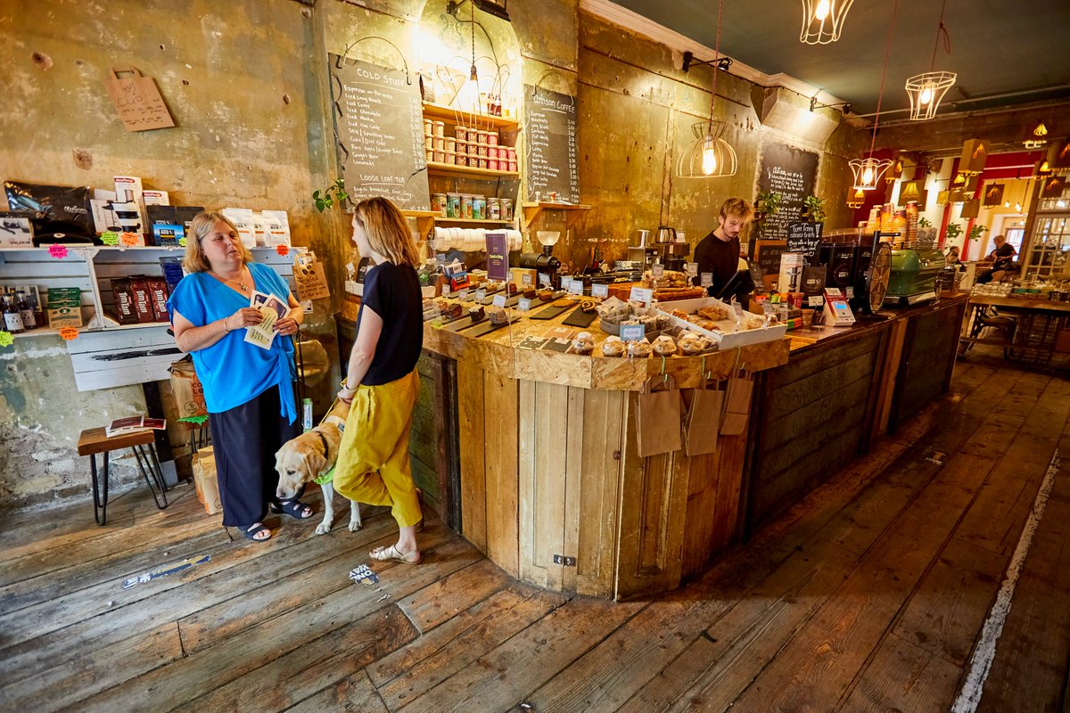 Do you own or work in a business or shop? If you do, take a minute out of your day to read our guidance about welcoming people with assistance dogs in 👇
guidedogs.org.uk/-/media/projec…