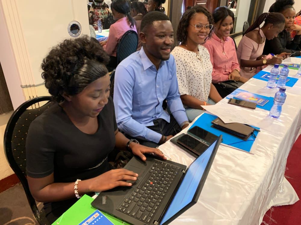 Maj_kinshasa1's tweet photo. #HappeningNow #Sultani_hôtel
Le @Maj_kinshasa1 participe a l'atelier du #Task_Force santé et bien-être des ados et jeunes organisé par le @PNSA dans le cadre de partage d'expériences et innovations afin de formuler les recommandations pour améliorer les interventions au T1 2023 https://t.co/OQxYEtJtiR