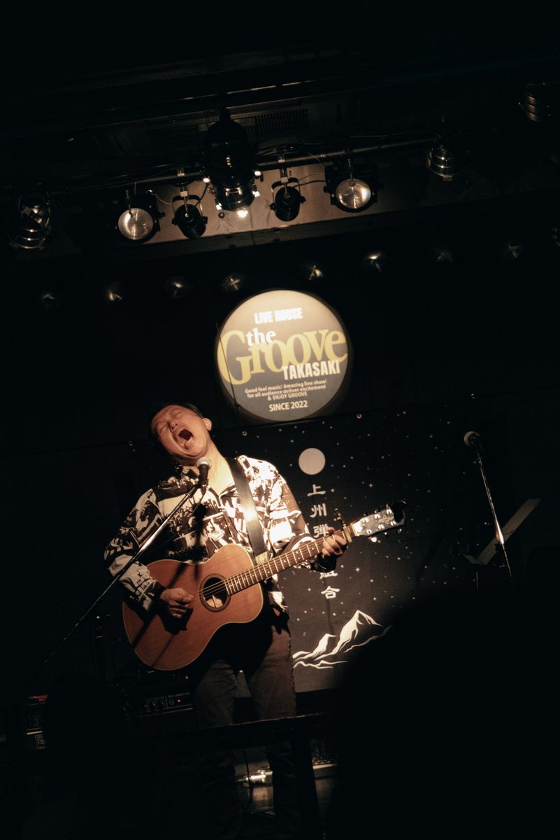 araishinyajp's tweet photo. 12/20@theGrooveTakasakiの上州弾語組のライブの時とってもらった写真をアップします。
ありがとうございます。photo by キクチユカ @kkcdsy
#上州弾語組合 #3rdTuesday
にしてもこんな顔の写真ばっかりなのですが。
俺って歌うときいつもこんな顔なので©しょうか。 https://t.co/9aQqoGEoHY