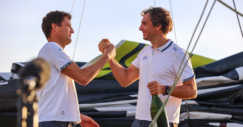 Apivia_'s tweet photo. 💬 "J'ai le sentiment d’avoir progressé dans tous les domaines." Notre skipper @CharlieDalin fait le bilan de ces 4 ans de navigation &amp; de challenges à bord de l'Imoca #APIVIA ! 🚀
Retrouvez son interview ici ➡ https://t.co/8aVGS0j56V
📲 Suivez l'aventure sur @ApiviaVoile https://t.co/JRxf72yzeN