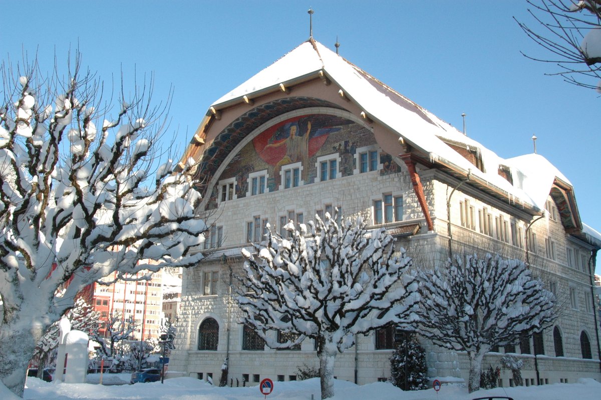 Durant ces Fêtes de fin d'année, les bureaux de l'administration communale seront fermés du vendredi 23 décembre 2022 à 16h au mardi 3 janvier 2023 à 9h.
A noter que le Point d’Informations Touristiques sera lui ouvert tous les jours sauf le dimanche 25 décembre.