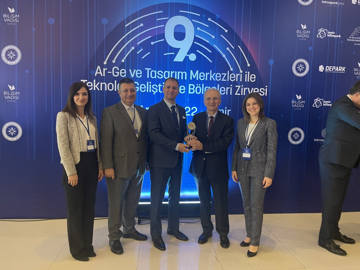 FarukInaltekin's tweet photo. Mutluyuz, gururluyuz!! 😊😎

T.C. Sanayi ve Teknoloji Bakanlığı tarafından en iyi teknopark (olgun ve genel sıralamada) Bilkent CYBERPARK seçildi. Bu başarıya biz ulaştıran başta firmalarımıza olmak üzere tüm paydaşlarımıza ve ekibimize teşekkür ediyorum. @CyberparkTGB https://t.co/zFquyJ4yJT
