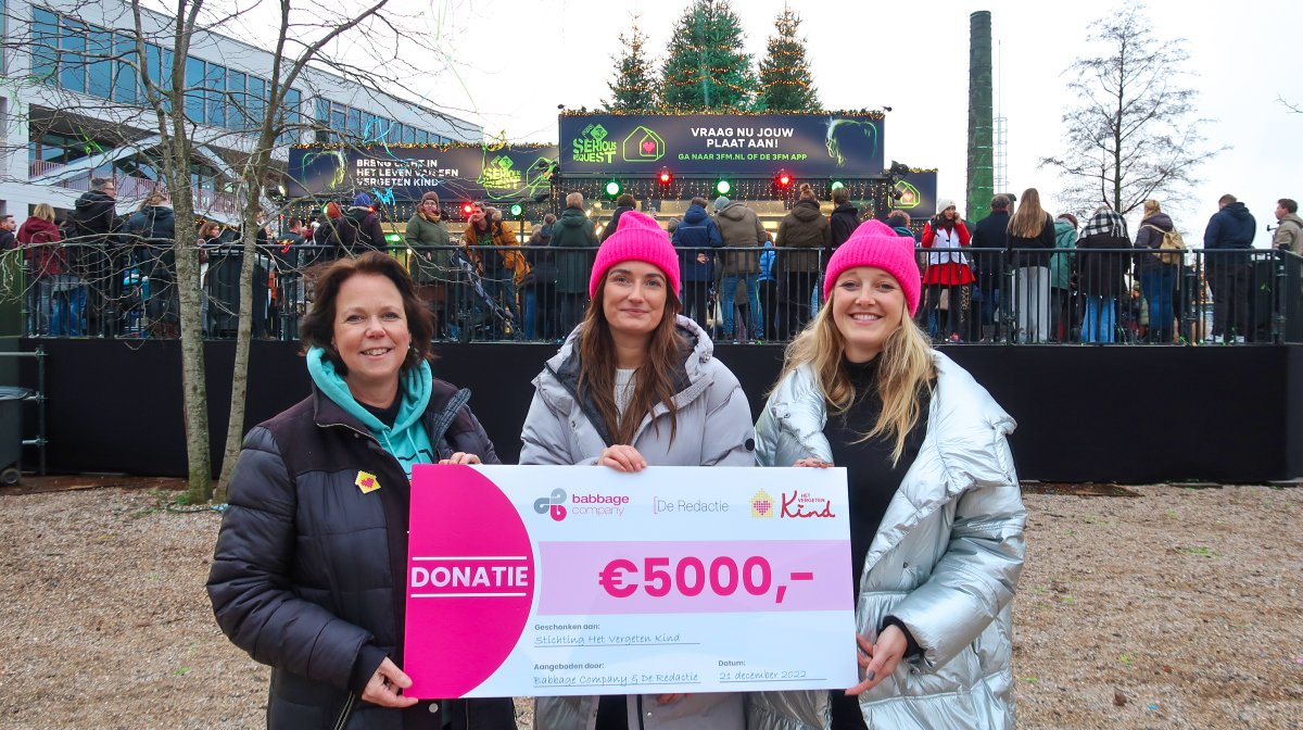 Babbage ziet… Het Vergeten Kind! Gisteren overhandigden wij de donatie van maar liefst €5000,- uit naam van onze medewerkers bij het Glazen Huis van NPO 3FM Serious Request.
Wij bedanken al onze medewerkers die als kerstpakket kozen voor een donatie aan Het Vergeten Kind.