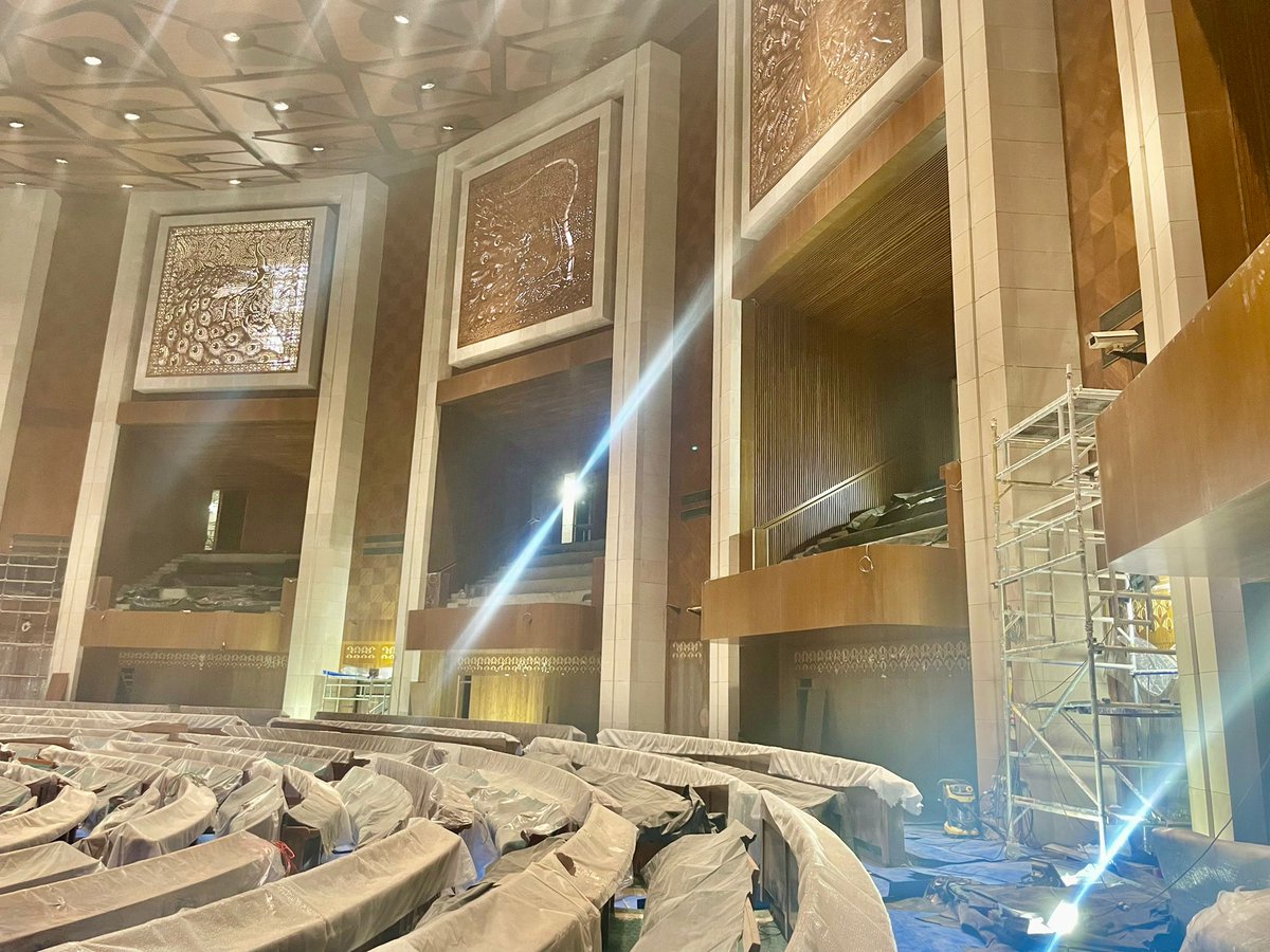 Skyways_Germany's tweet photo. We are pleased to announce that Skyways SLS logistik GmbH got the opportunity to support Tata Group in a historic task to build the New Parliament under the Central Vista project in New Delhi, India.

#SkywaysGermany #SkywaysLogistik #Tatagroup #Centralvista #Indianparliament https://t.co/DhECnK5nnW