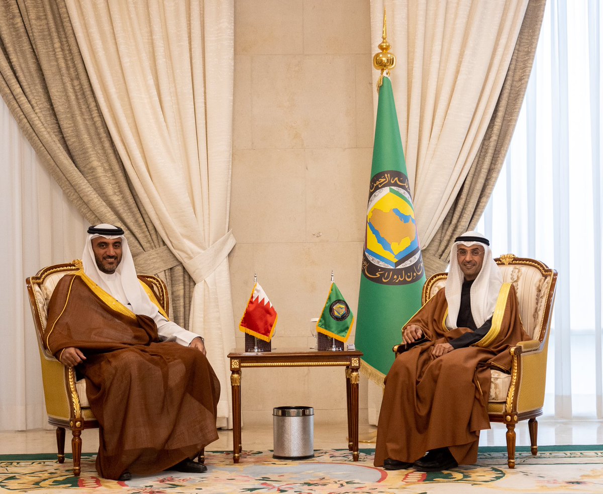 GCCSG's tweet photo. الأمين العام لمجلس التعاون ووزير شؤون مجلس الوزراء لمملكة البحرين يبحثان سبل دعم المكتسبات لتحقيق المزيد من المنجزات في إطار مجلس التعاون 

https://t.co/CqXCLtFHSN

#مجلس_التعاون https://t.co/OICChkM7qw