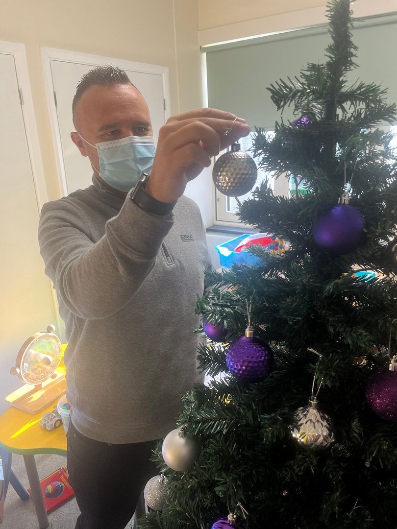 TssFacilities's tweet photo. On #ThrowbackThursday we wanted to reflect on the Christmas tree we donated to East Surrey Hospital earlier this month 🎄

Our MD James Beresford-Ward decorated a tree for the Children's Ward to spread festive spirit.

Thanks to the wonderful NHS team &amp; a very Merry Christmas 💜 https://t.co/aUK2G9CPKO