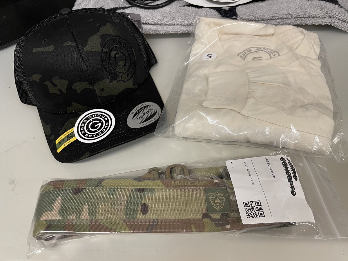 kia39659965's tweet photo. アメリカから帰ってきた友人に買ってきてもった!!
正直円高ヤバそう…って思ってたけどそもそもの値段が安くて、日本で買うより3/2程の値段で手に入れられました😎😎
日本では買えないTシャツも手に入れられて満足すぎる😭
#gbrs
#ferroconcept
#サバゲー装備
#サバゲーマーと繋がりたい https://t.co/Rb8ccq9QzD