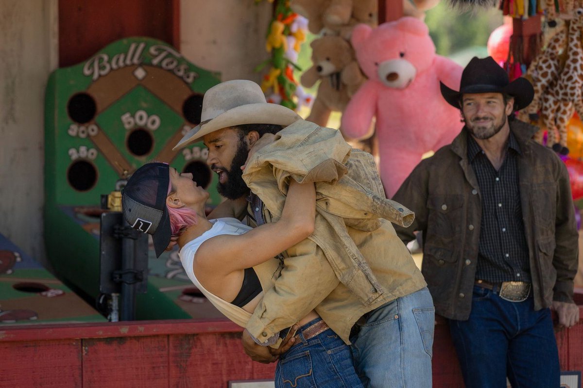 KevinCostner955's tweet photo. Give me a kiss 🥰
#Yellowstone
#KevinCostner #Actor #Singer #Star #Hollywood #American #1883Movie #Movies #Yellowstone #Cowboy #Trending #Top #News #Update https://t.co/ziS5bYIcWK