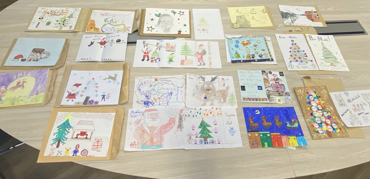 Des dizaines de messages de Noël pour leurs proches reçus au journal…  De nombreux dessins de Noël envoyés par des enfants… Plus que jamais la #pqr remplit un rôle de service, de proximité  et de lien unique pour et avec ses lecteurs #pqrmonamour