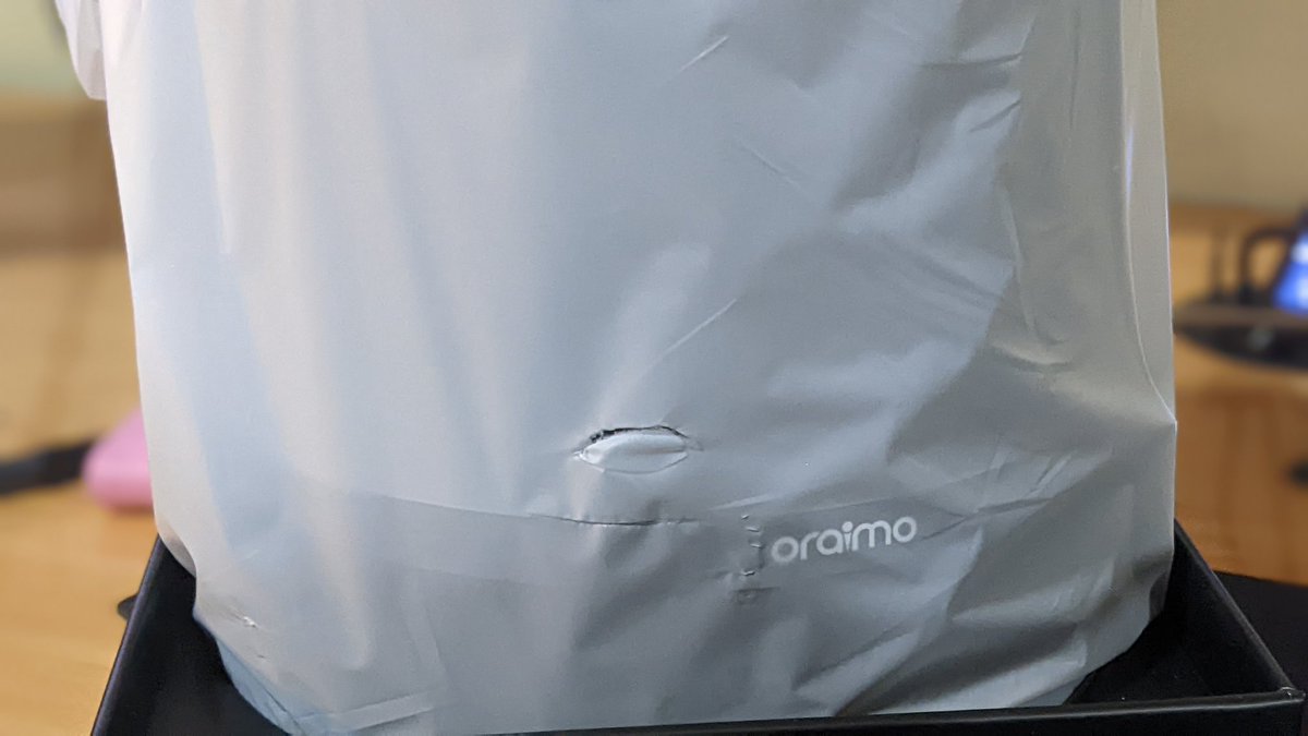 Ranting_Kenyan's tweet photo. @oraimokenya Buyer beware this is what they deliver to you and customer care doesn't care. Don't regret your expensive purchase and buy alternatives from Jumia or https://t.co/2YXkfetSGu https://t.co/cjEmzwlvs4