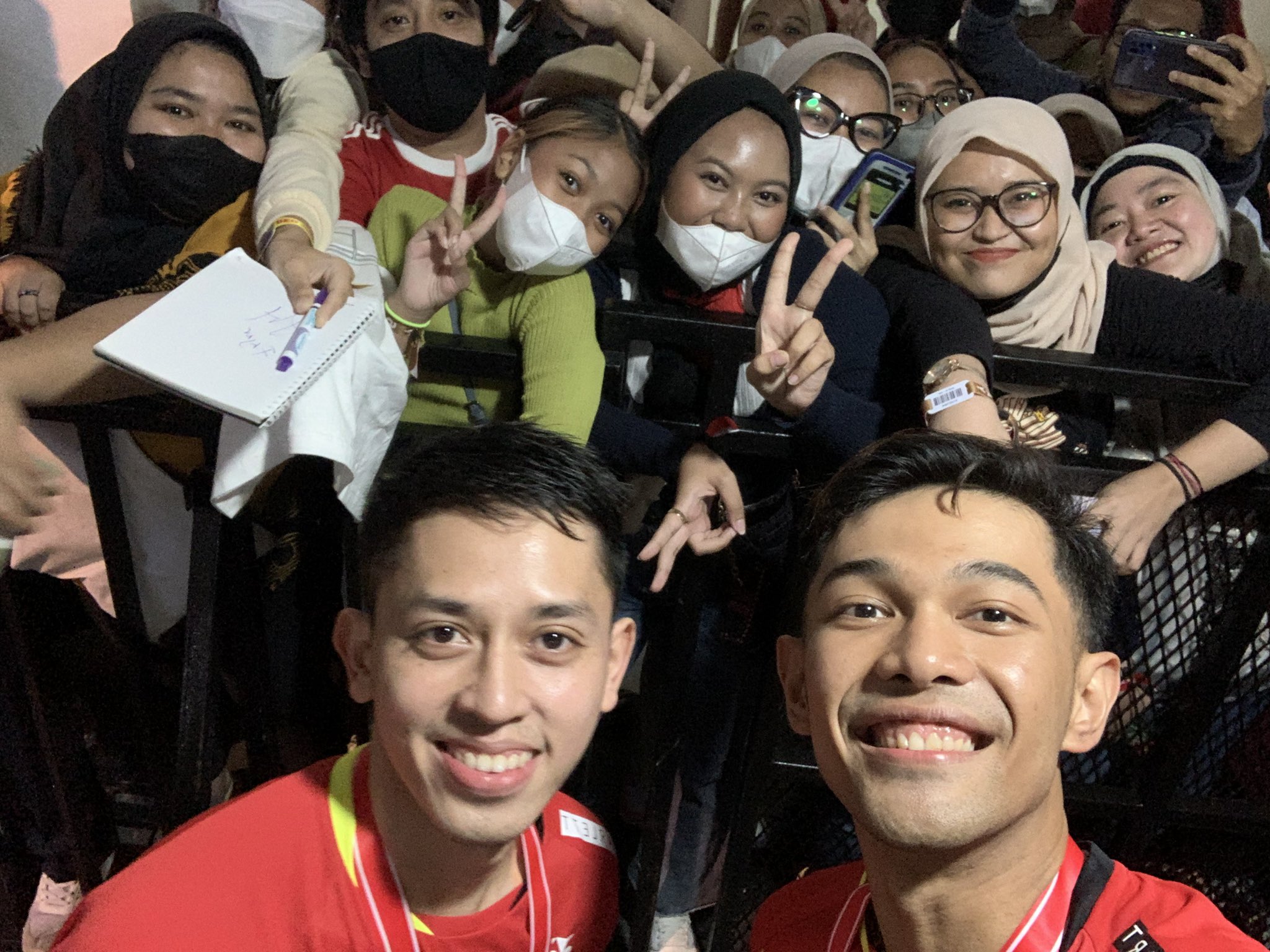Gasha On Twitter BadmintonTalk rianardianto 10 FajarAlviaan Ma Hp gasha-on-twitter-badmintontalk-rianardianto-10-fajaralviaan-ma-hp