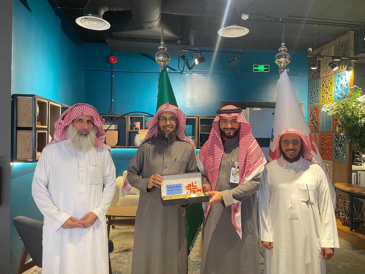 muzcharity's tweet photo. بشرى
بفضل من الله ... ثم بدعمكم
حصلت جمعيتكم #خيرية_المزاحمية على شهادة
المنظمة الموثوقة
TRUSTED CHARITY
وذلك بعد تحقيق معايير ومتطلبات
"معيار الجودة البريطاني"
كمنظمة خيرية موثوقة https://t.co/ZxZoVKE4tN