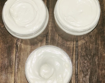 * Seals moisture into your hair, providing lasting protection and preventing hair from drying out
* Reduces the appearance of split ends and damaged hair
* Applying to the scalp can reduce dry scalp and minimise dandruff