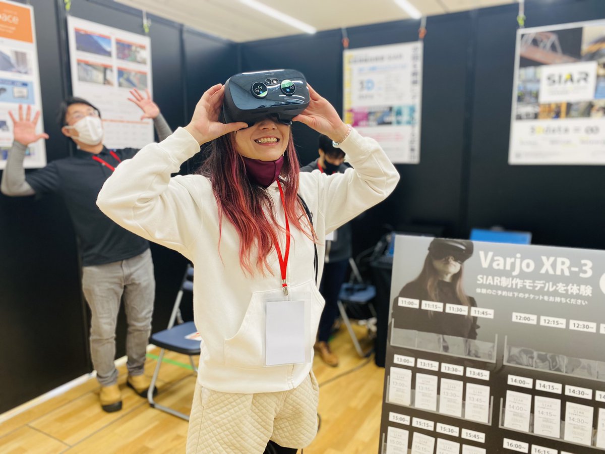 Riserva79's tweet photo. #XRkaigi 1日目‼️Finland🇫🇮のimmersalと共同出展してます💕遊びにきてね😘直接いろいろ聞けるチャンス👍BLK2GOのデモもするよ‼️2台のBLK2GO(1200万円💸)で乾杯🍻🤣
#Hololab #immersal #Varjo #xr3 #XR #AR #VR #Leica #BLK2GO #RTC360 #3dscanning #フォトグラメトリ #ホロラボ https://t.co/8qSEo8xOGL