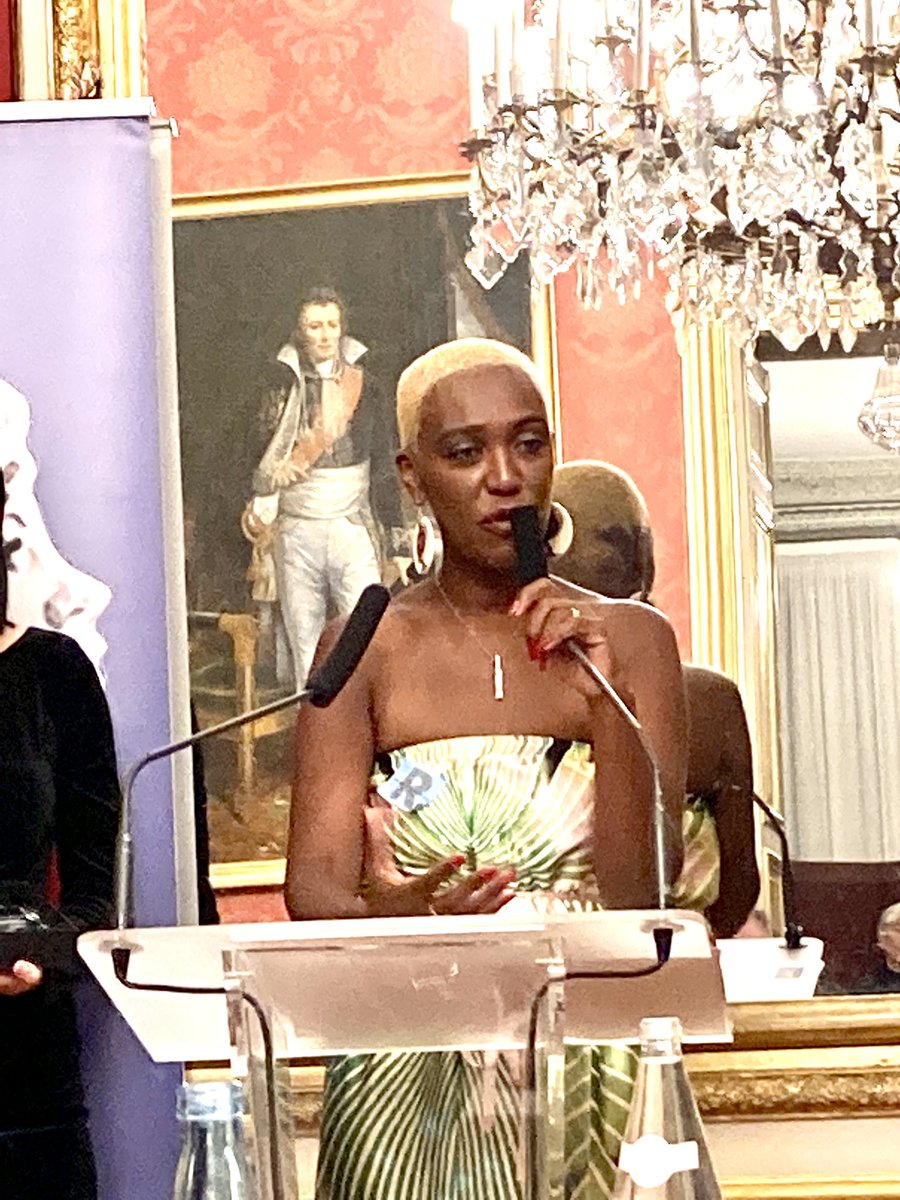 InstitutionsStr's tweet photo. J'ai eu l'honneur vendredi dernier de recevoir le prix des Vénus de la réussite édition 2022 dans la catégorie Paroles d'Outre Mer. Je dédie  mon prix à toutes les femmes d’Outre-Mer à travers le Monde qui contribuent à l’amélioration de notre Monde par des actions positives https://t.co/UbSMcBQJ90