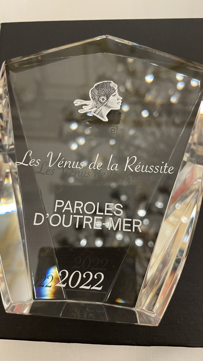 InstitutionsStr's tweet photo. J'ai eu l'honneur vendredi dernier de recevoir le prix des Vénus de la réussite édition 2022 dans la catégorie Paroles d'Outre Mer. Je dédie  mon prix à toutes les femmes d’Outre-Mer à travers le Monde qui contribuent à l’amélioration de notre Monde par des actions positives https://t.co/UbSMcBQJ90