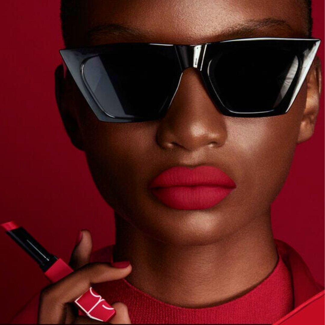 Con los labiales Powermatte, el último lanzamiento de <a href="/NARSCosmetics/">NARSCosmetics</a> que ya está siendo todo un éxito, deslumbrarás estas Navidades.

(Más información en el link de la biografía)

#TheLuxuryTrends #NARS #Powermatte #HolidayCollection #maquillaje #makeup