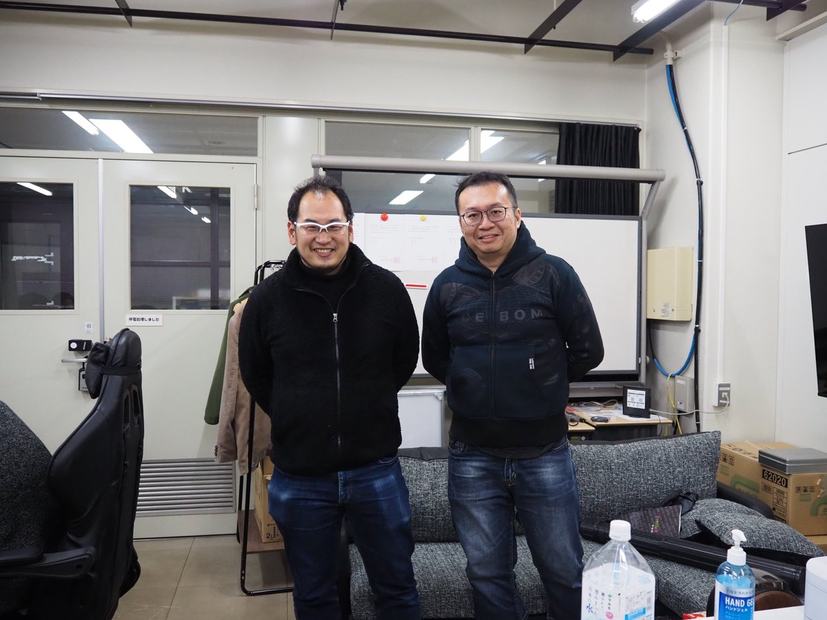 hadalab_tsukuba's tweet image. マレーシアのHeriot-Watt大学から、Yuen-Kiat YAP先生がやってきました！
Welcomes Dr. Y. K. Yap from Heriot-Watt University to our lab! We introduced our equipment and gave a talk on each other&apos;s research work. 

今後コロナが落ち着いて、海外との交流も増えていくといいなとおもいます！