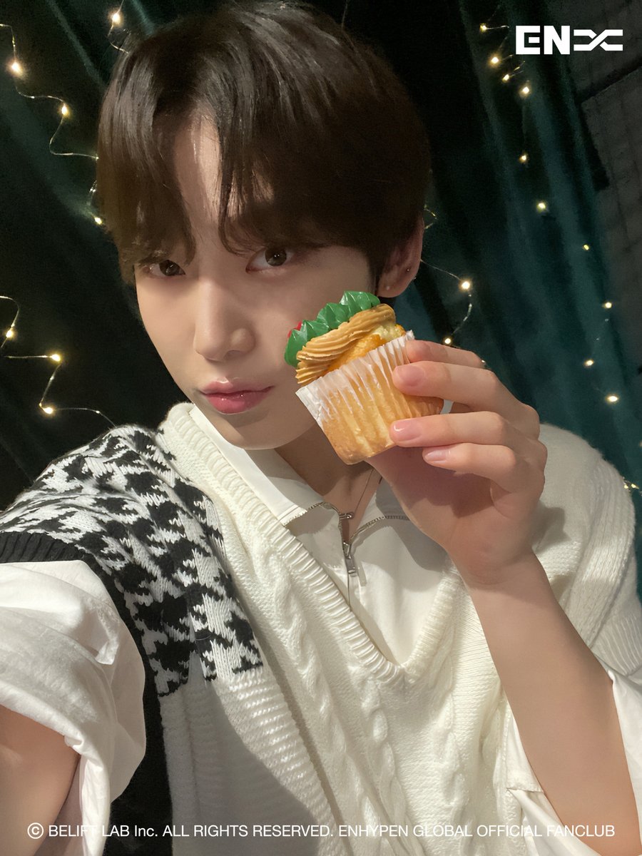 ksnluvr's tweet photo. 🥹 happy holidays babies!! 💗 https://t.co/JnUIuvKpS9