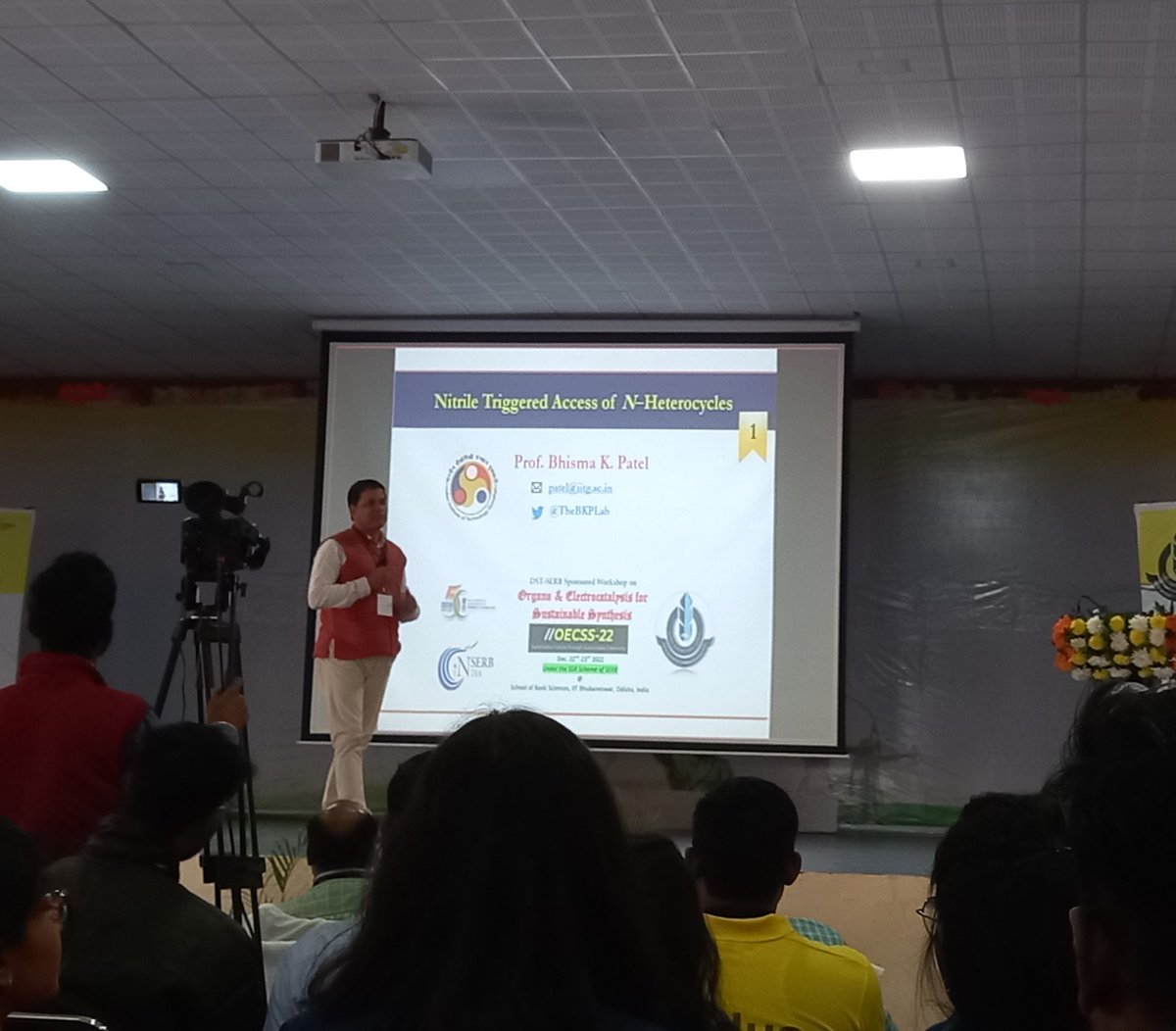 Sudip (@sudip_organic) on Twitter photo Prof. B K Patel <a href="/TheBKPLab/">ThePatelGroup🇮🇳</a> from <a href="/IITGuwahati/">IIT Guwahati</a> delivered fantastic talk on electrochemistry. <a href="/OECSS22/">OECSS-22 @IIT Bhubaneswar</a> Prof. B K Patel <a href="/TheBKPLab/">ThePatelGroup🇮🇳</a> from <a href="/IITGuwahati/">IIT Guwahati</a> delivered fantastic talk on electrochemistry. <a href="/OECSS22/">OECSS-22 @IIT Bhubaneswar</a>