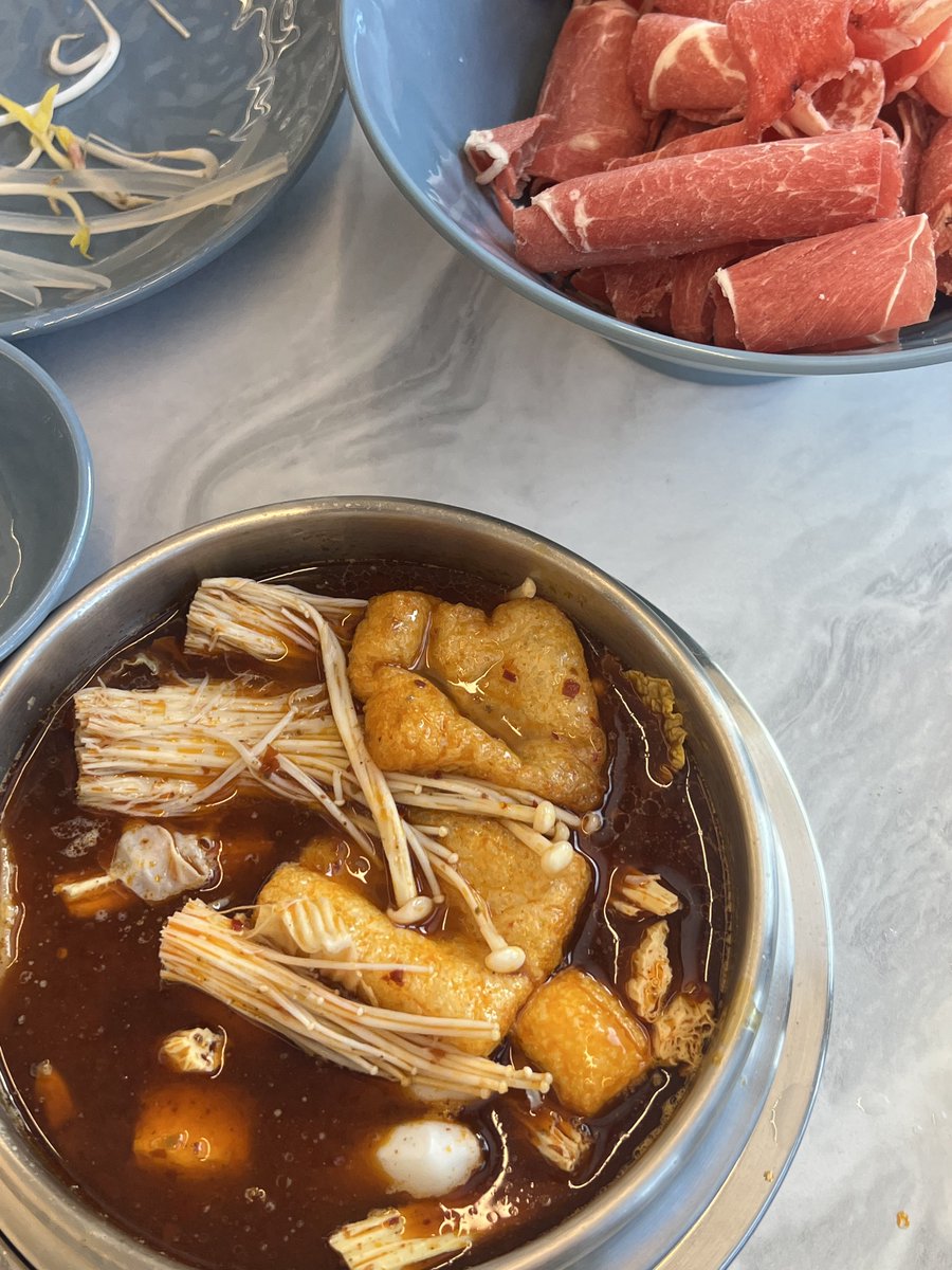 parallelforlove's tweet image. 강남 무한훠궈!
강남 더달달 ~ 🫶🏻
원래 훠궈 먹으면 아이스크림 머거줘야댐 ㅋㅋ 암튼 내가 정함 .. ㅋ 제워니도 맛나게 드세여 .. 
#제원이의_먹킷리스트