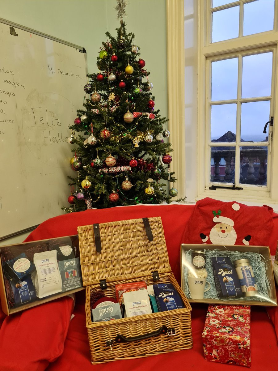 🎁🎄One final chance to win a Christmas hamper from our friends <a href="/DruryUK/">Drury Tea & Coffee</a> this morning!  Here's today's question:  

What time is the King’s speech traditionally broadcast on Christmas Day?

A - 3pm
B - 5pm
C - 6pm
Answers by 5pm today! Terms at maritimeradio.co.uk. Good luck!