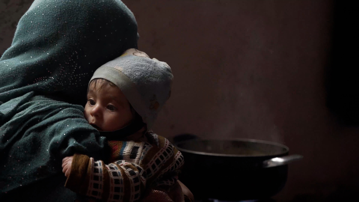 RESCUE_EU's tweet photo. Economic catastrophe has left 28.3 million Afghans in need of humanitarian aid. 

Almost the entire population - 97% - is at risk of poverty, with women and girls suffering disproportionately.

Read more in the IRC’s 2023 Emergency Watchlist: https://t.co/CTxRuQ15ZF #Afghanistan https://t.co/fIybJvlh17