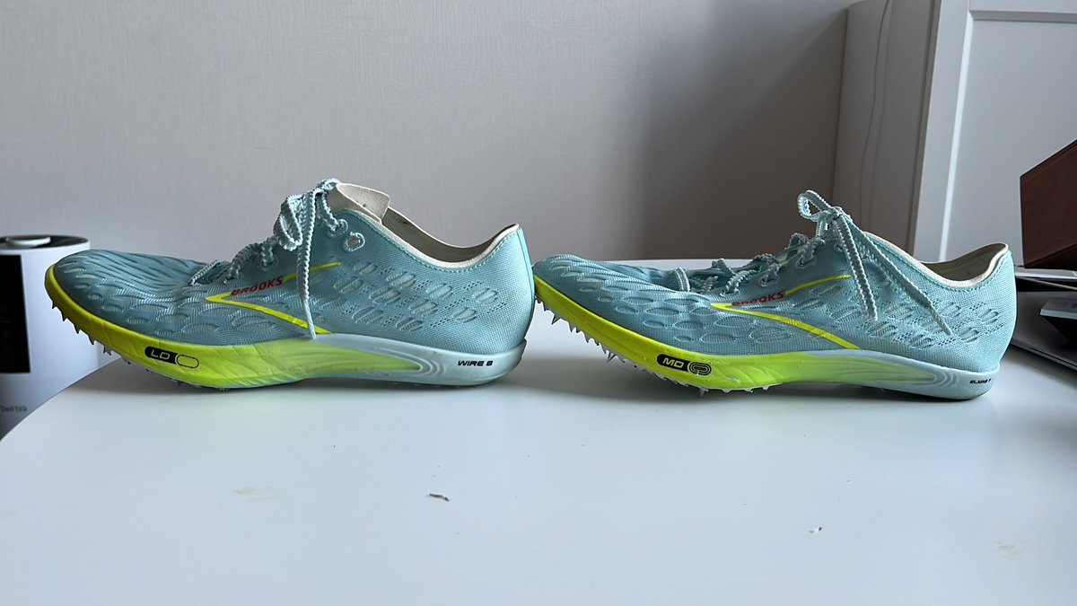 本日からBROOKSのスパイクが二種類、国内販売されます！ 画像は左が